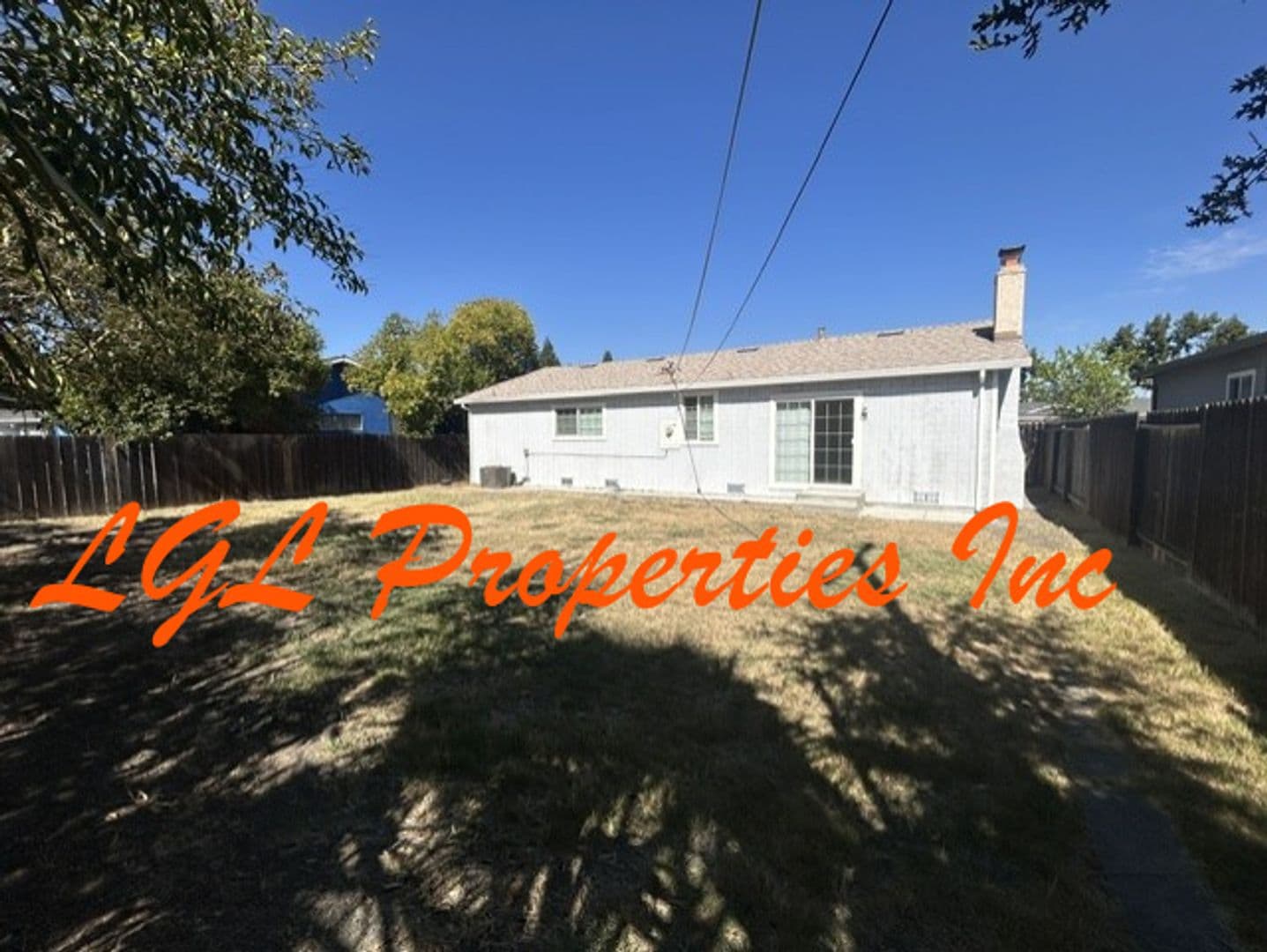 Sacramento House: 1560 Anoka Ave