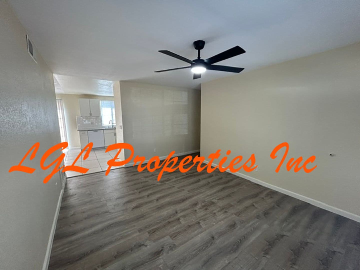 Sacramento House: 1560 Anoka Ave