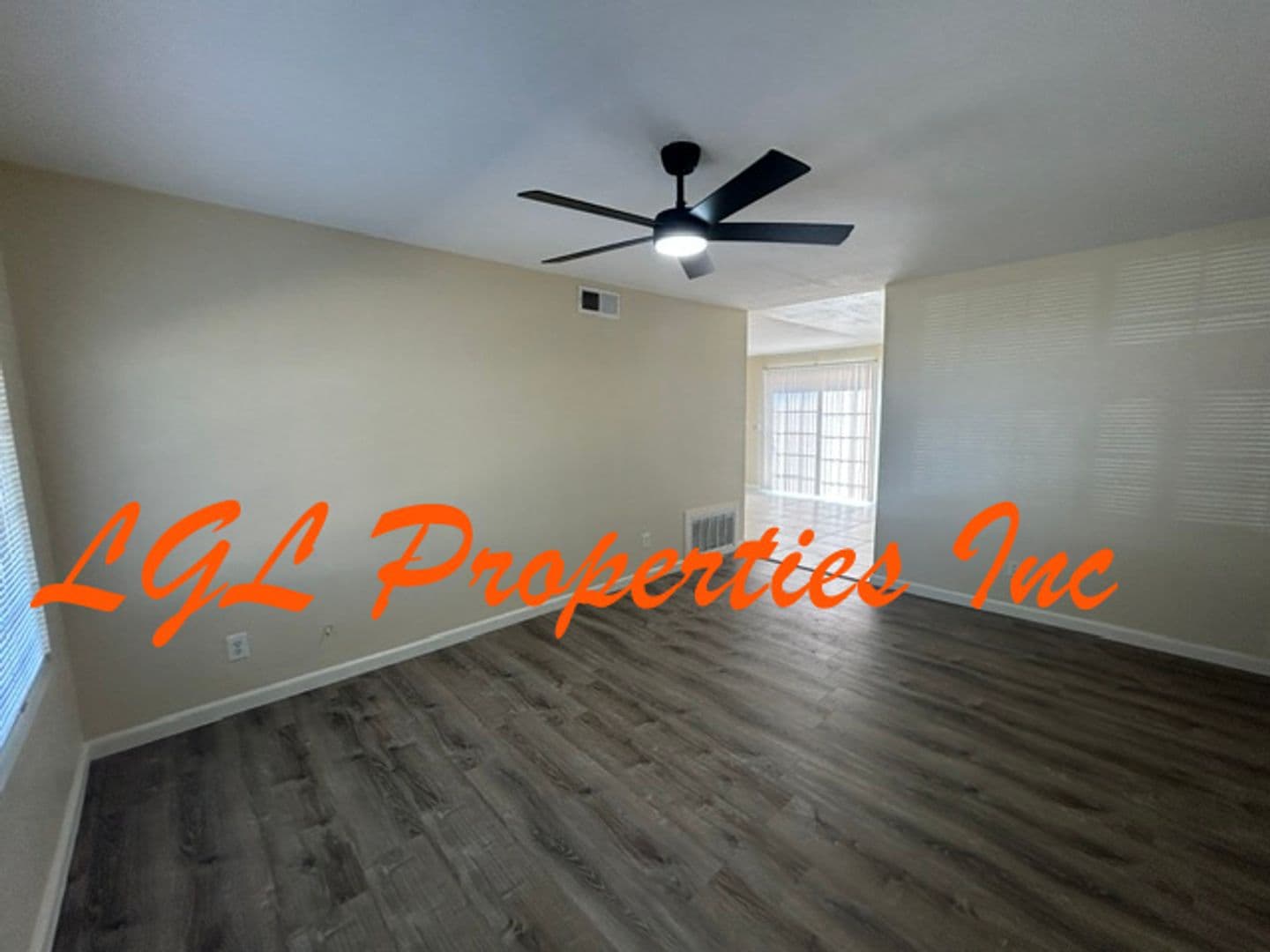 Sacramento House: 1560 Anoka Ave