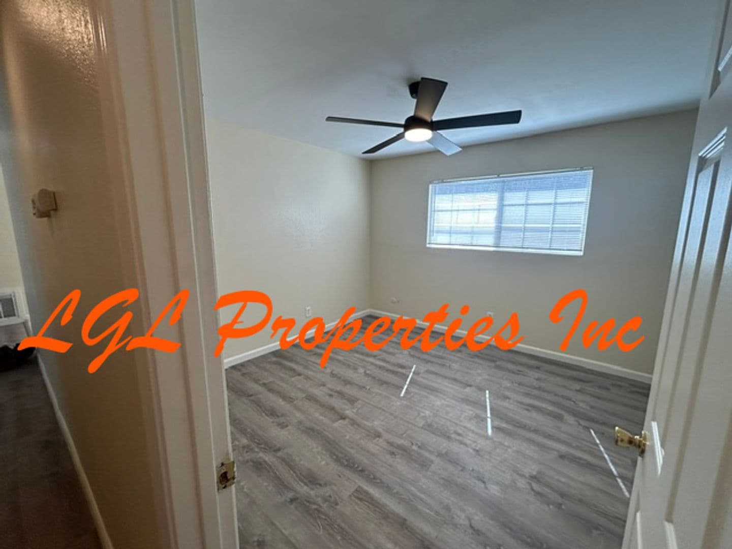 Sacramento House: 1560 Anoka Ave