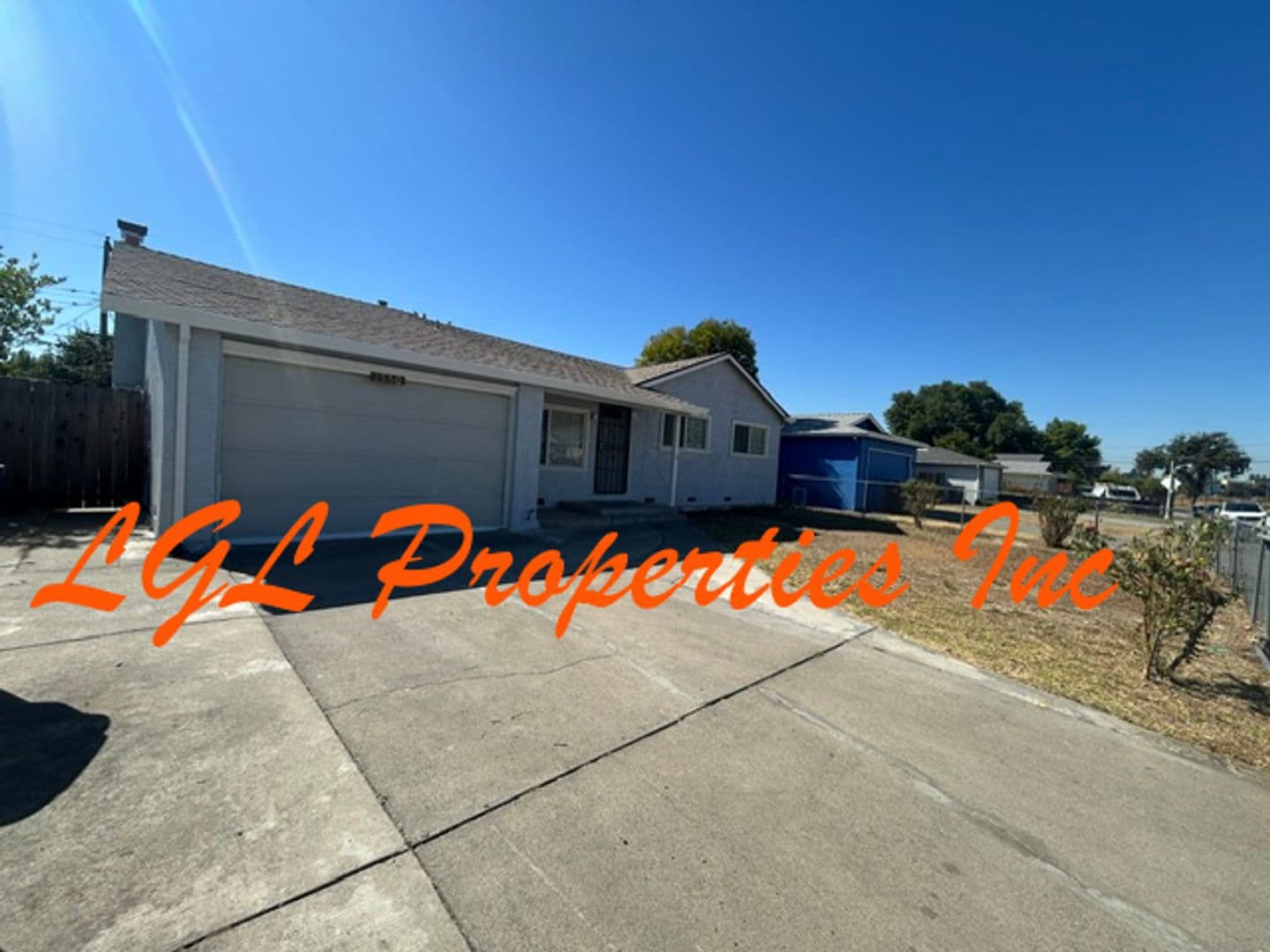 Sacramento House: 1560 Anoka Ave