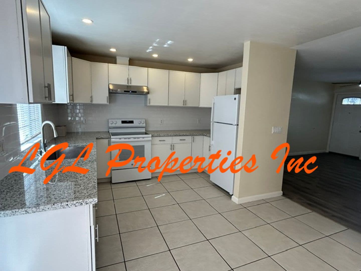Sacramento House: 1560 Anoka Ave
