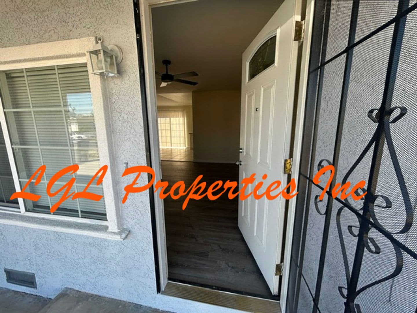 Sacramento House: 1560 Anoka Ave