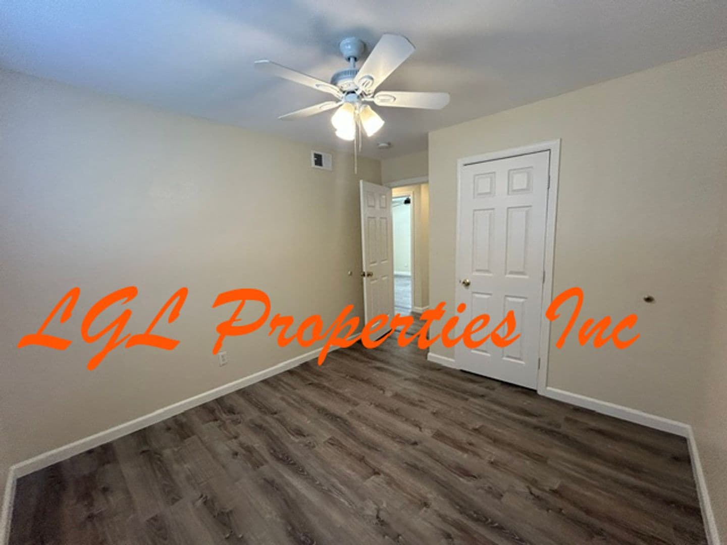 Sacramento House: 1560 Anoka Ave