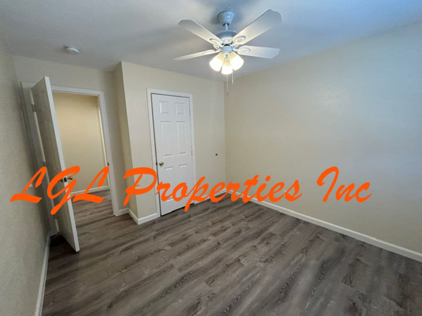 Sacramento House: 1560 Anoka Ave