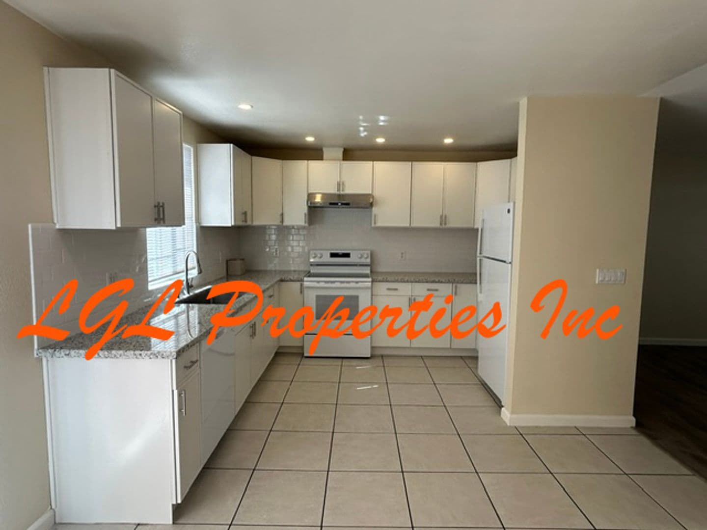 Sacramento House: 1560 Anoka Ave