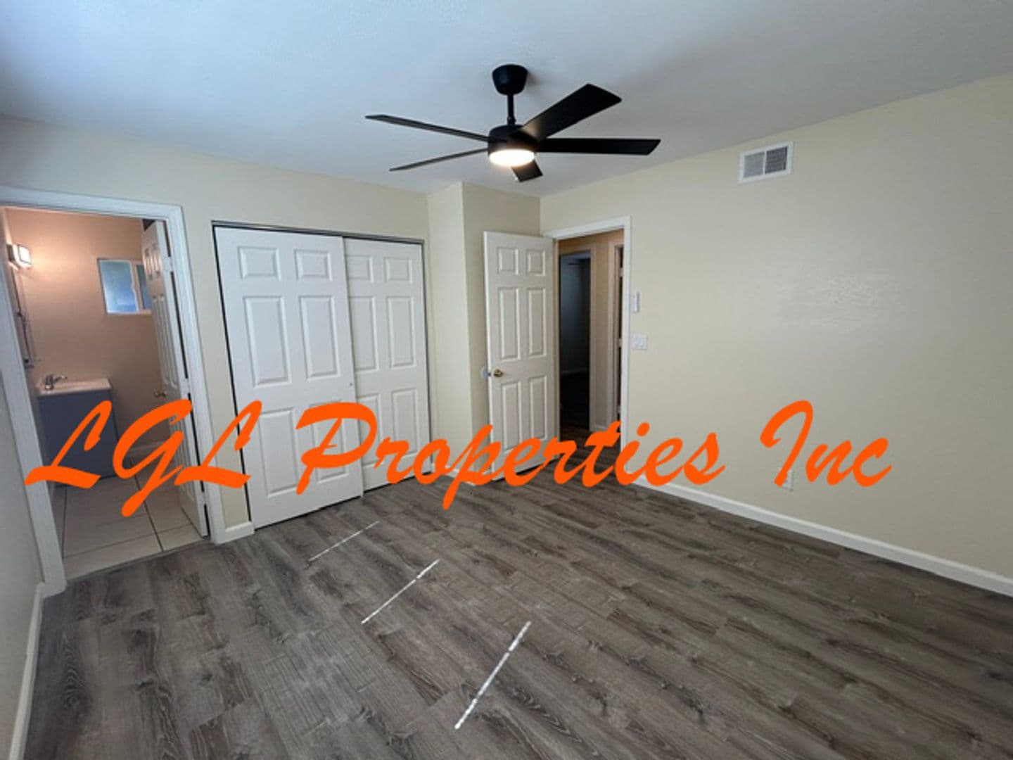 Sacramento House: 1560 Anoka Ave