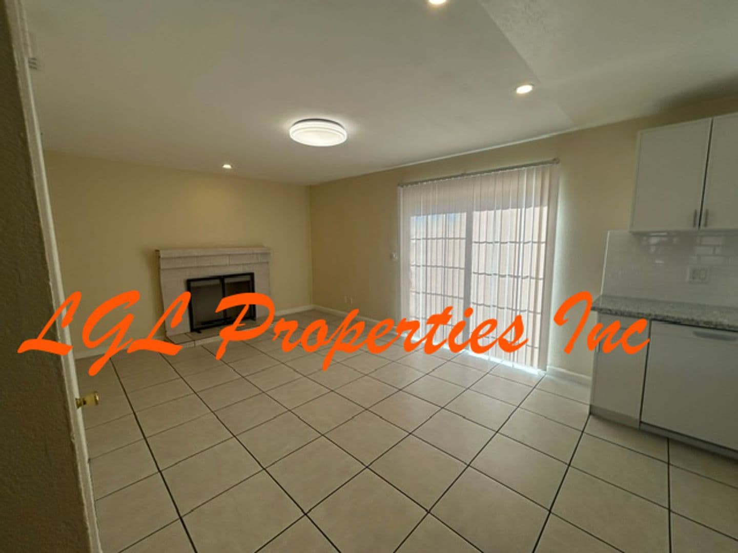 Sacramento House: 1560 Anoka Ave