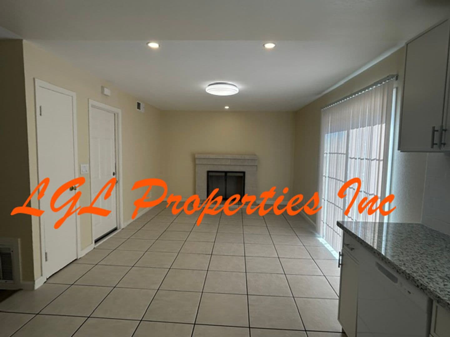 Sacramento House: 1560 Anoka Ave