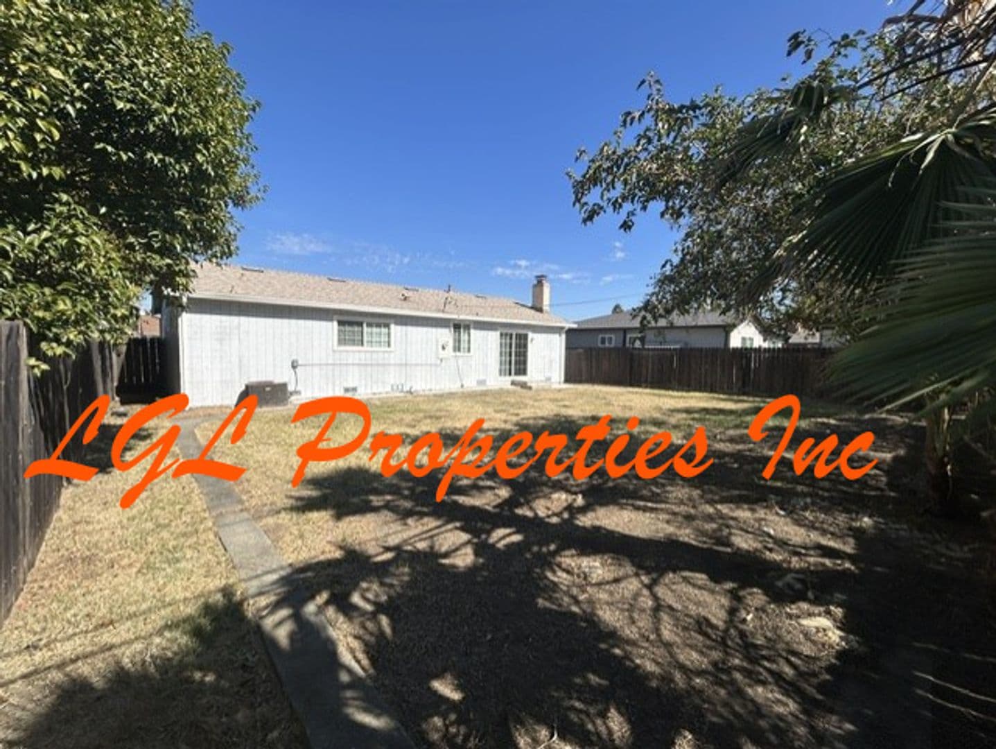 Sacramento House: 1560 Anoka Ave