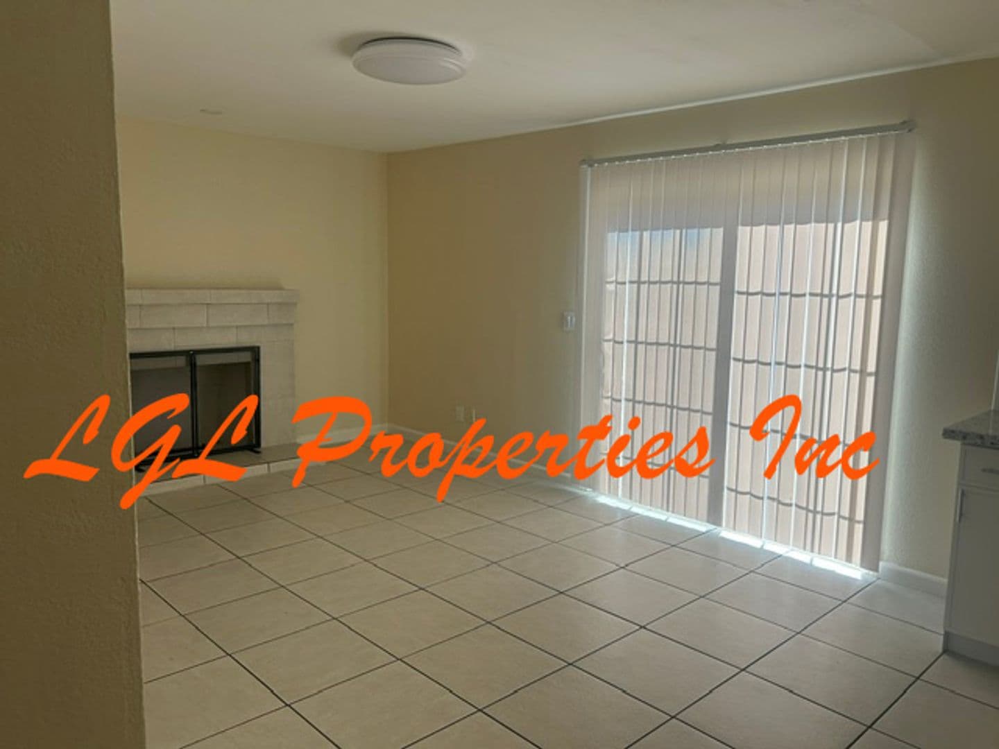 Sacramento House: 1560 Anoka Ave