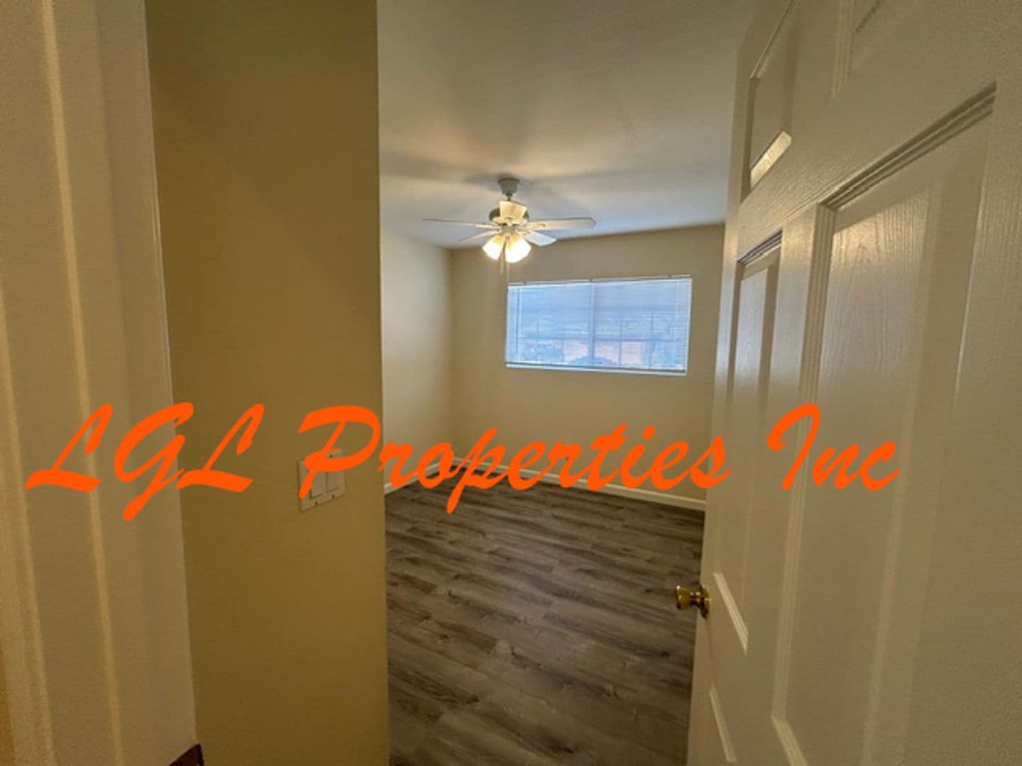 Sacramento House: 1560 Anoka Ave