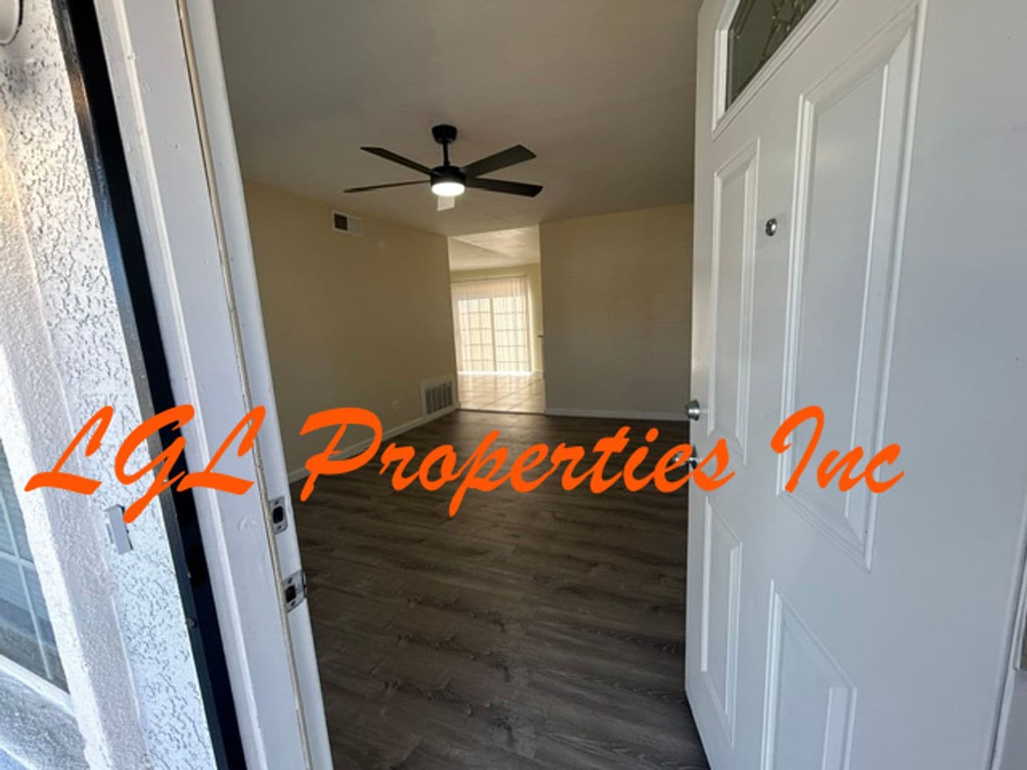 Sacramento House: 1560 Anoka Ave