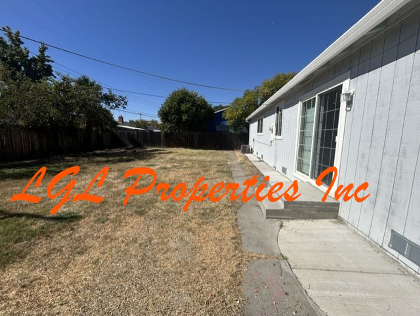 Sacramento House: 1560 Anoka Ave