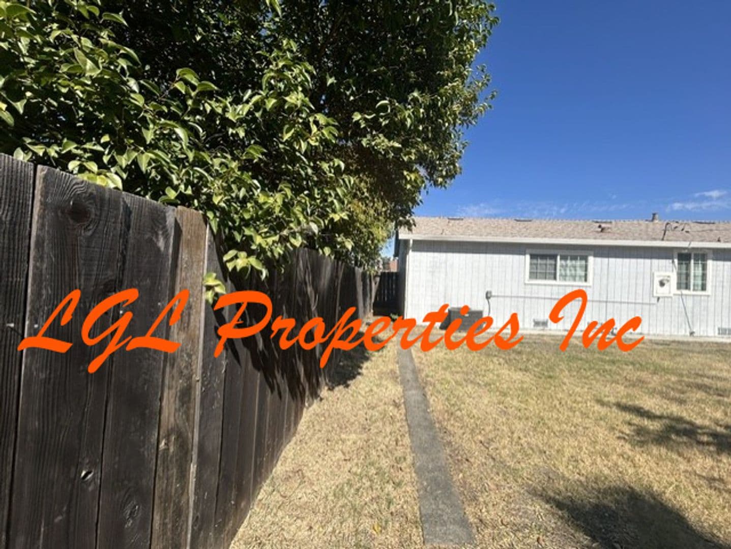 Sacramento House: 1560 Anoka Ave