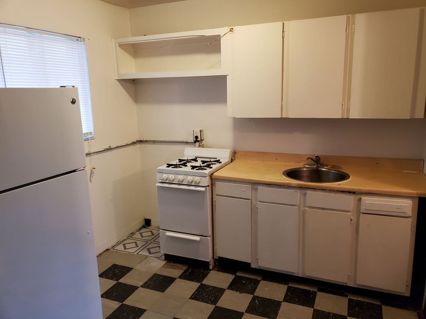 Akron Apartment: 45 E Emerling