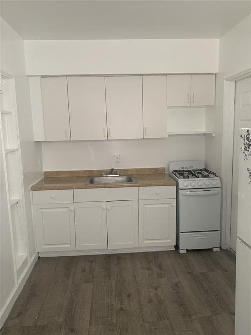 Miami Beach Apartment: 833 Meridian Avenue