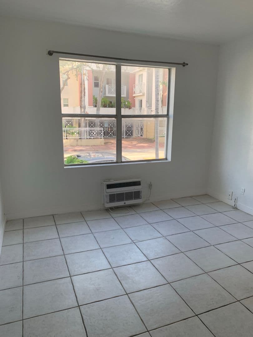 Miami Beach Apartment: 1006 8th Street