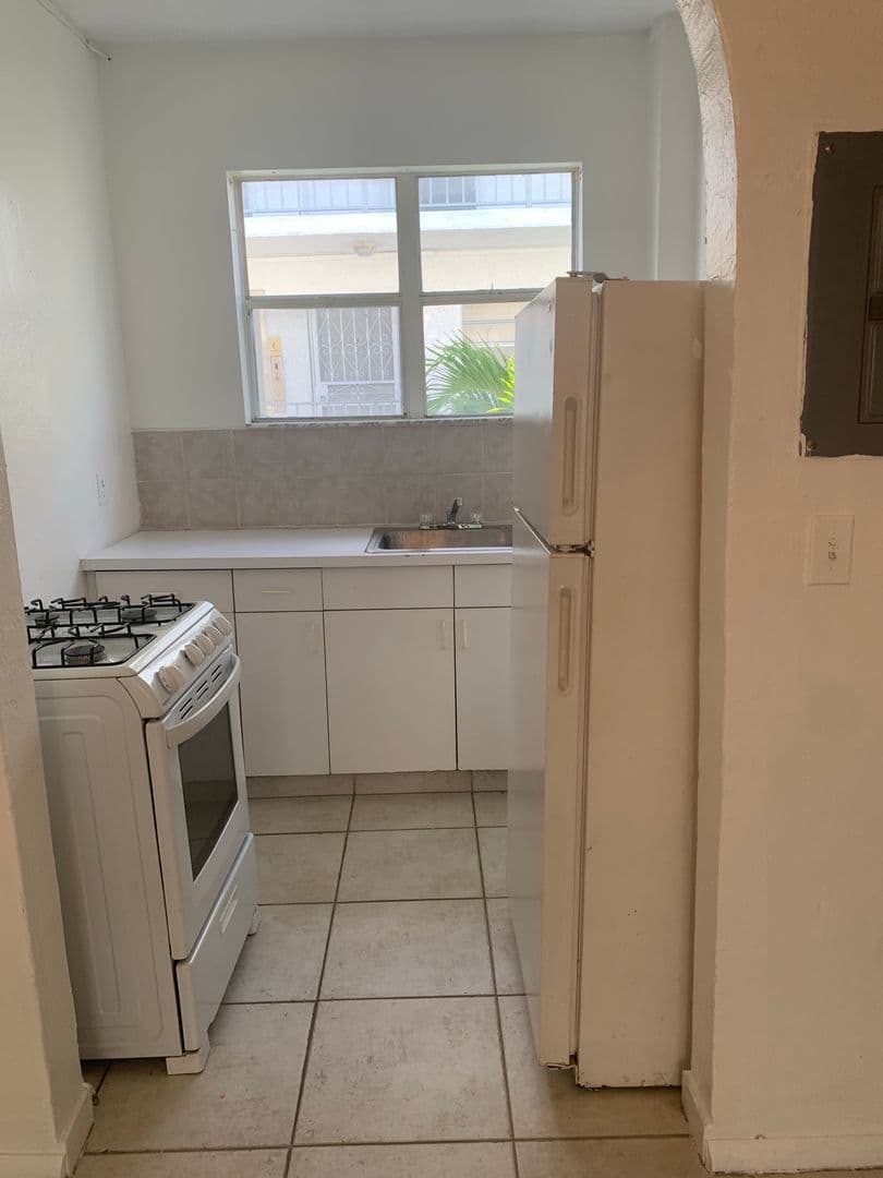 Miami Beach Apartment: 1006 8th Street