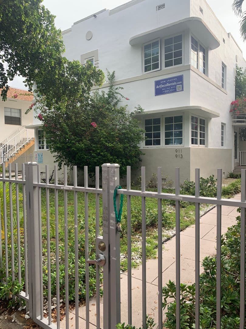 Miami Beach Apartment: 911 Michigan Avenue