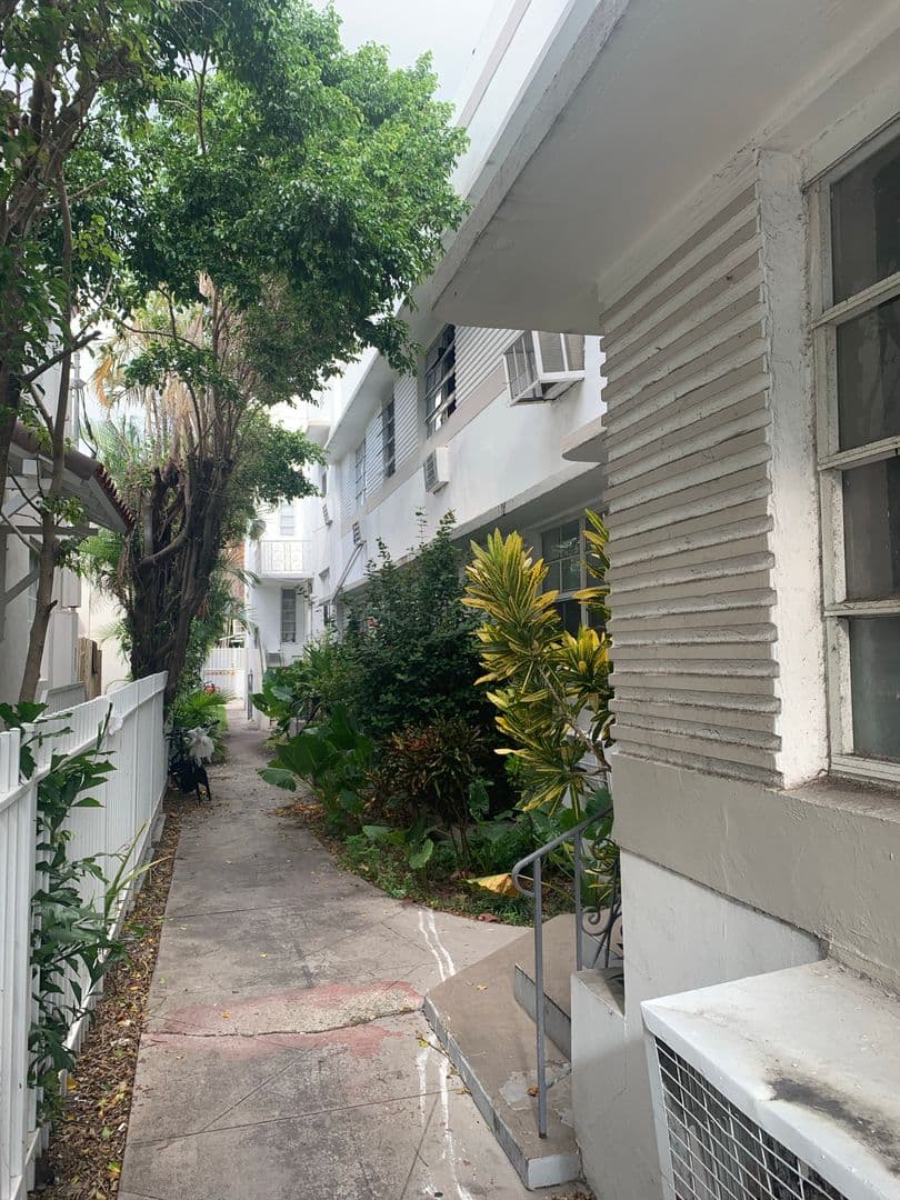 Miami Beach Apartment: 1350 Euclid Avenue