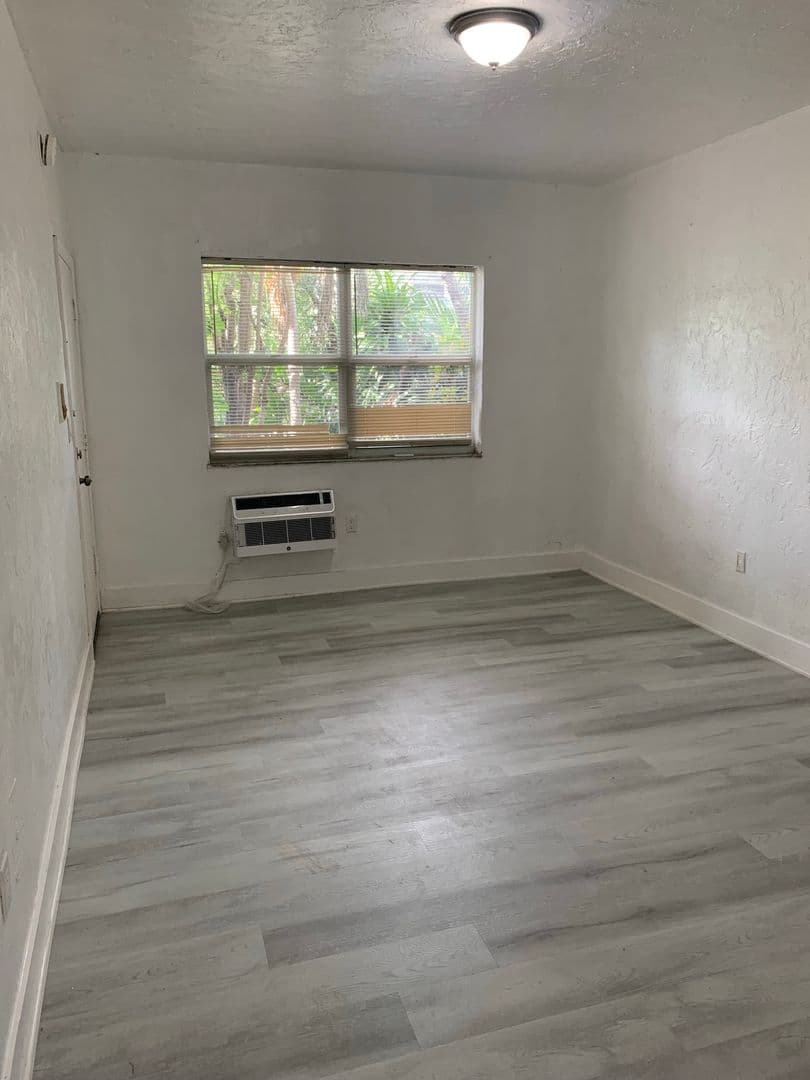 Miami Beach Apartment: 631-635-639 13th St