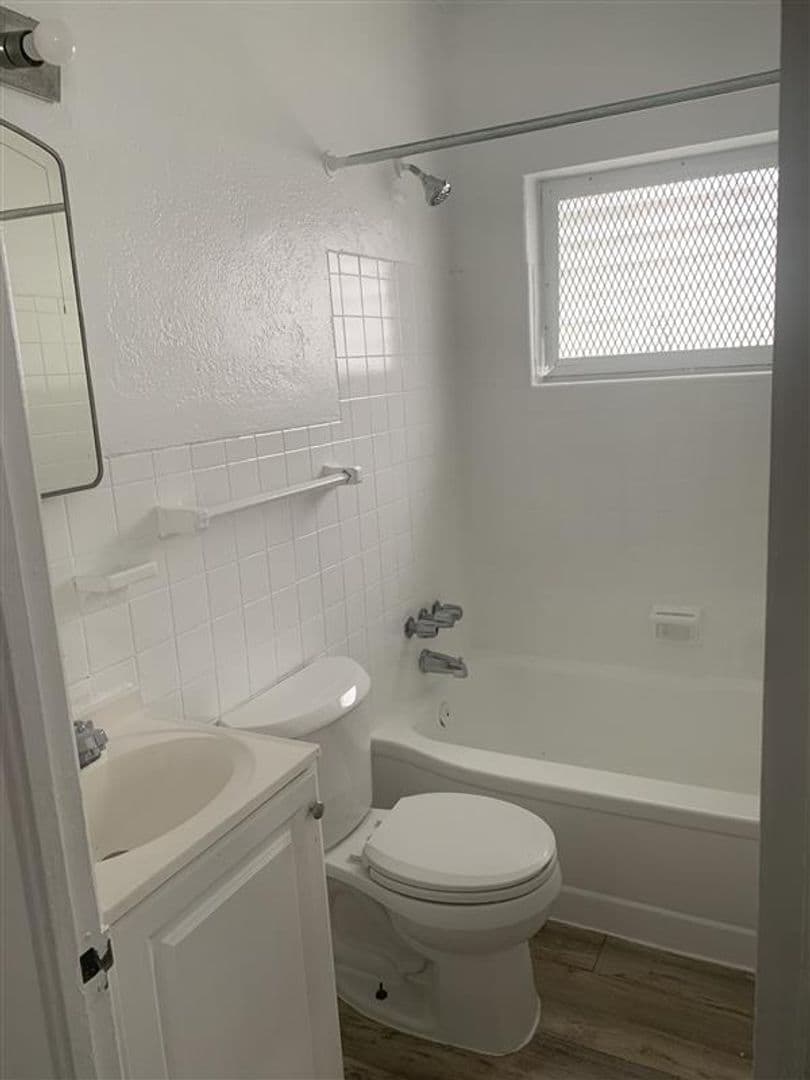 Miami Beach Apartment: 833 Meridian Avenue