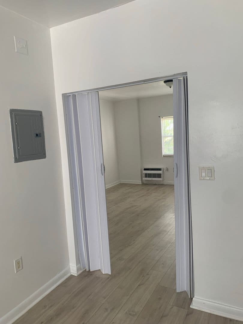 Miami Beach Apartment: 1350 Euclid Avenue