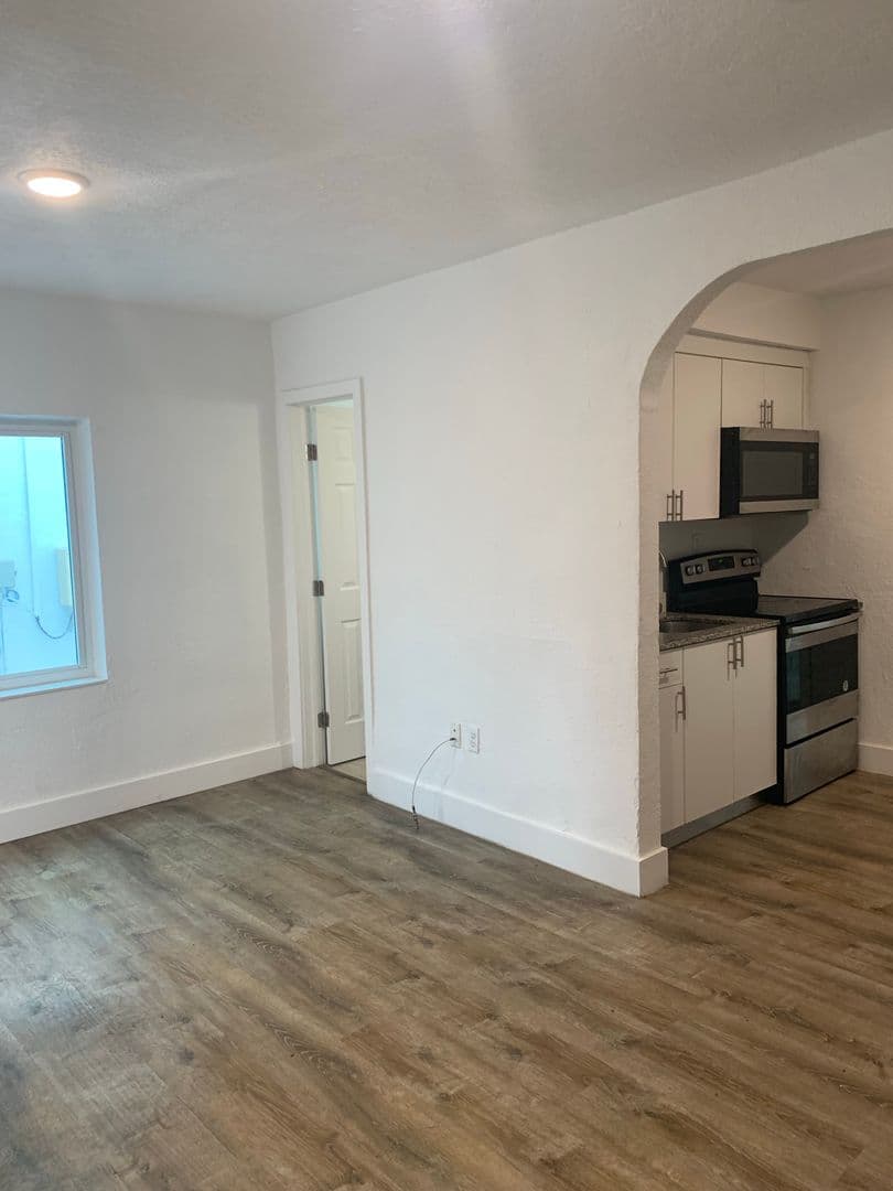 Miami Beach Apartment: 911 Michigan Avenue