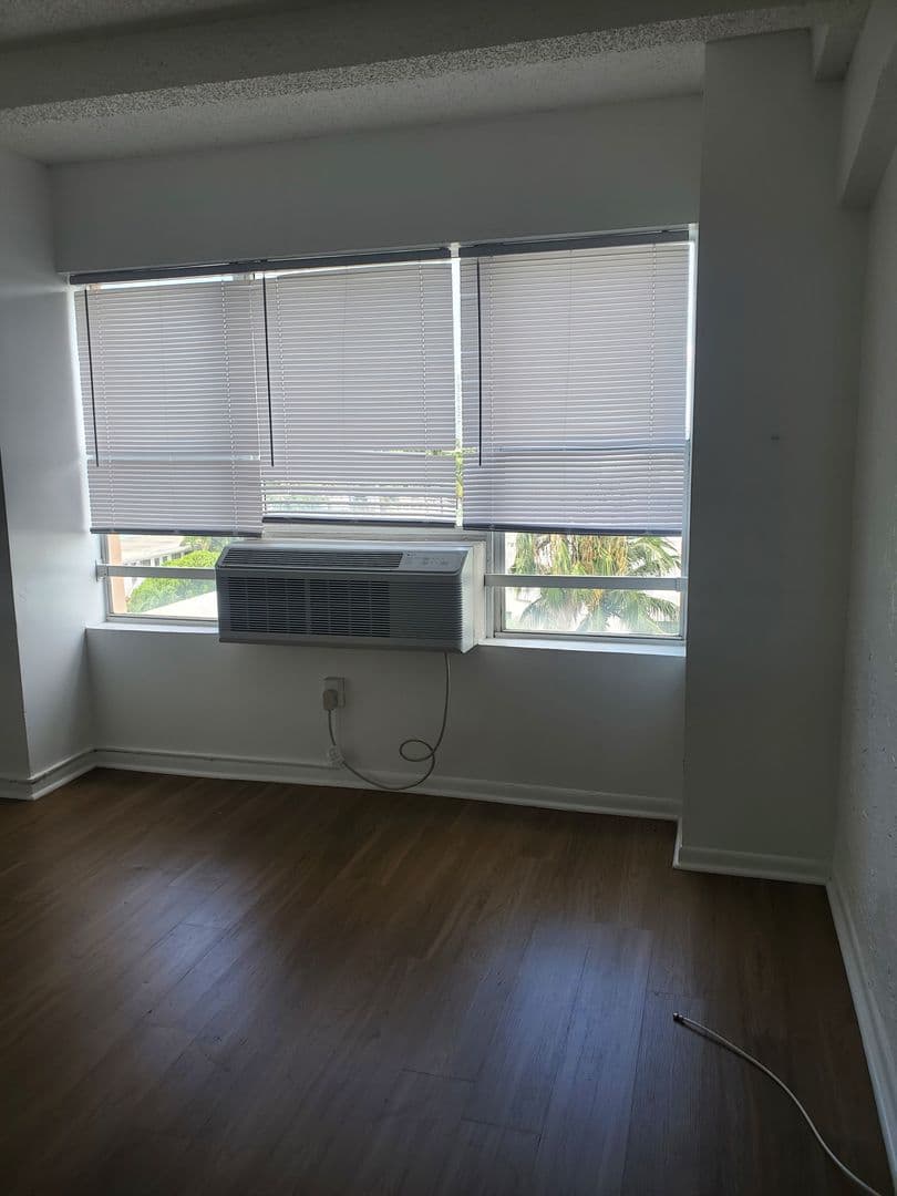 Miami Beach Apartment: 800 Washington Ave