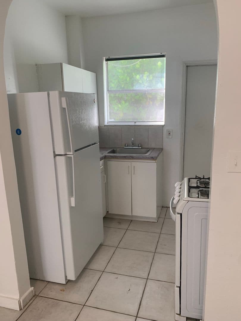 Miami Beach Apartment: 1006 8th Street
