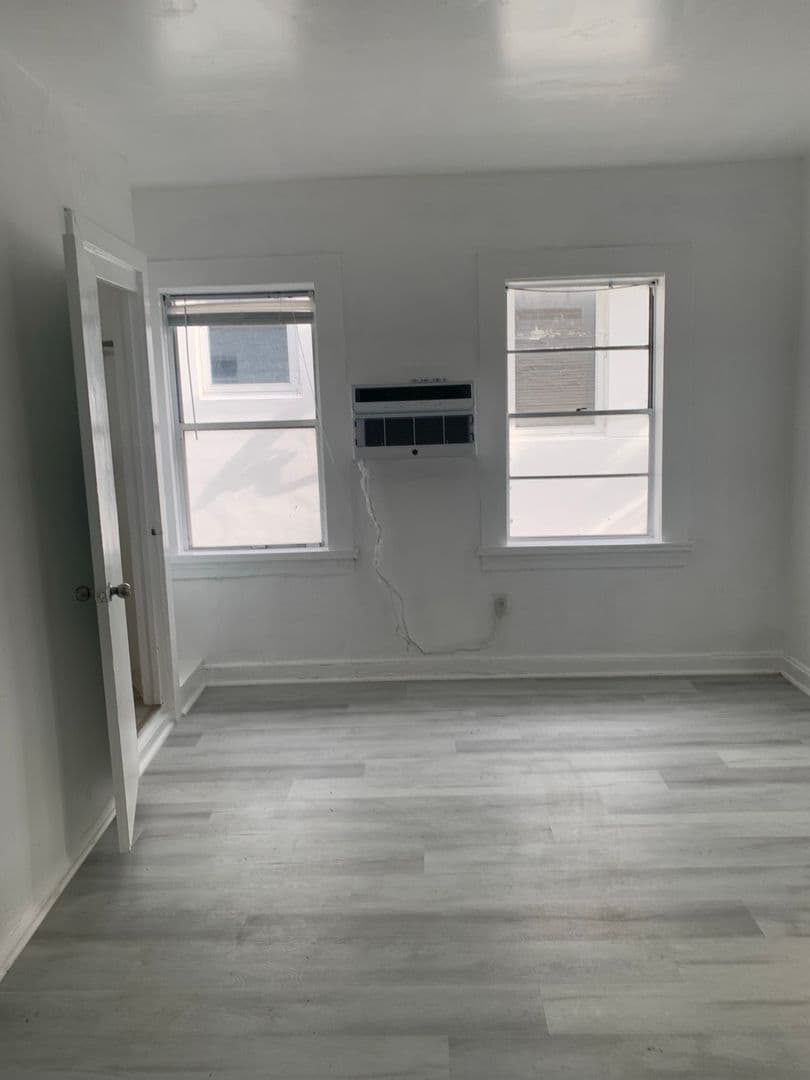 Miami Beach Apartment: 744 Jefferson Avenue