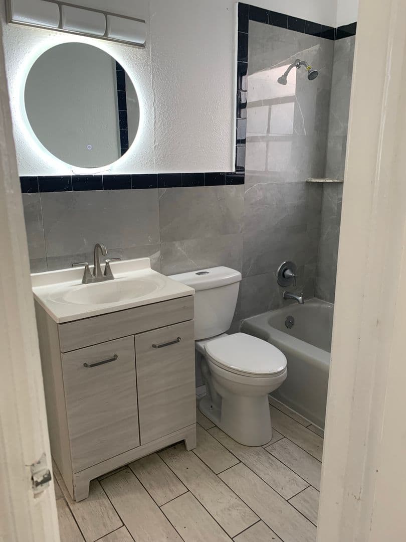 Miami Beach Apartment: 1110 Euclid Avenue
