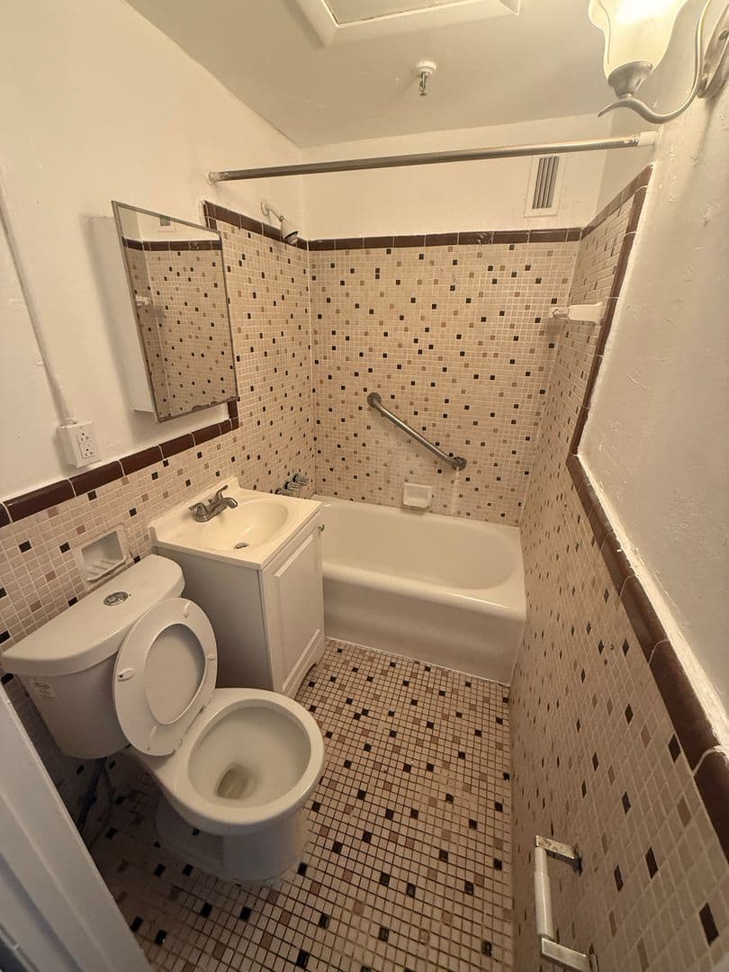 Miami Beach Apartment: 230 23rd Street
