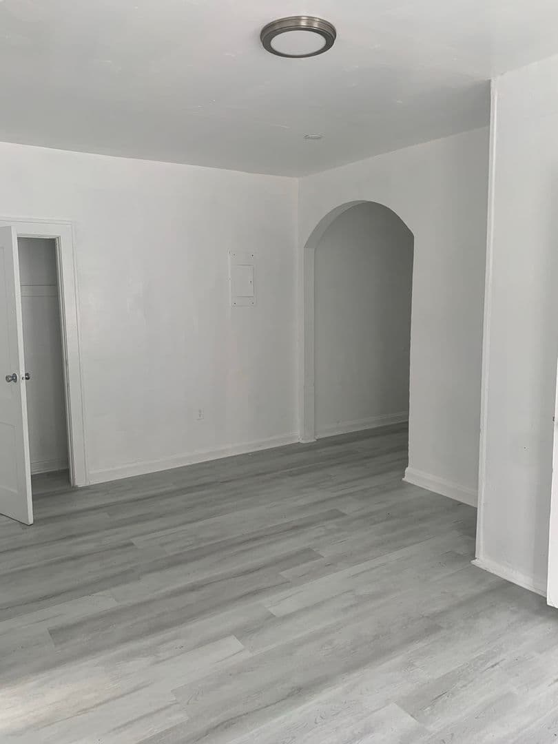 Miami Beach Apartment: 744 Jefferson Avenue