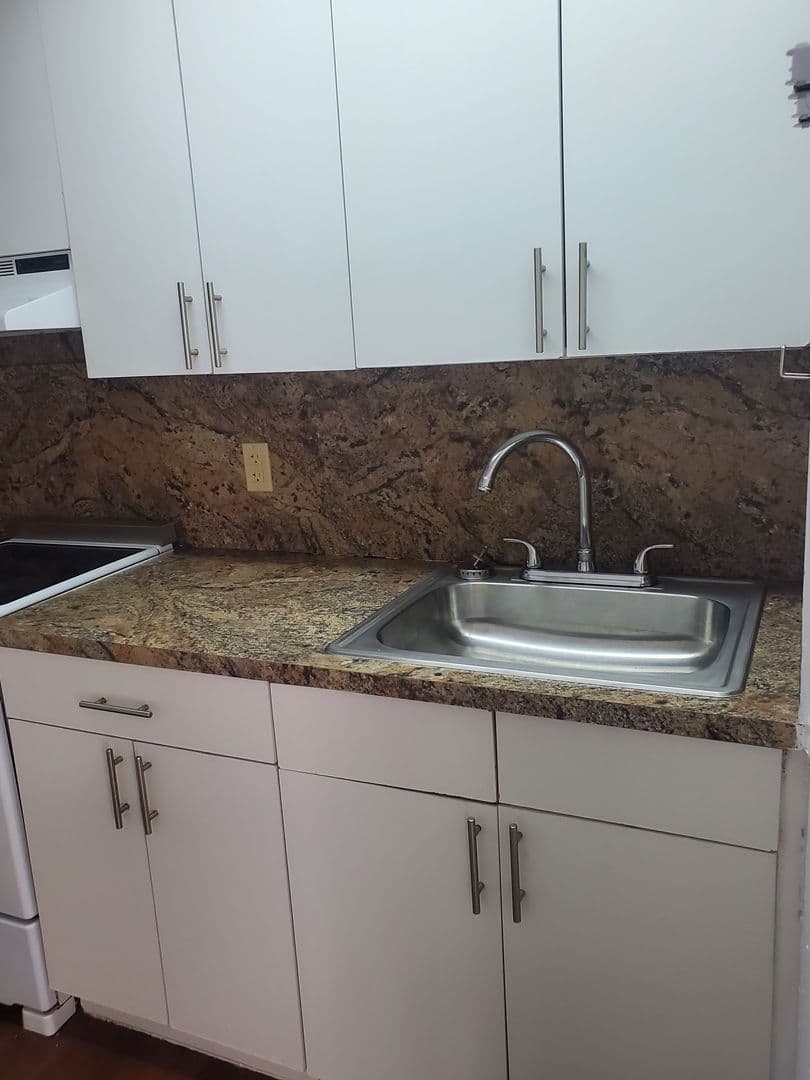 Miami Beach Apartment: 800 Washington Ave