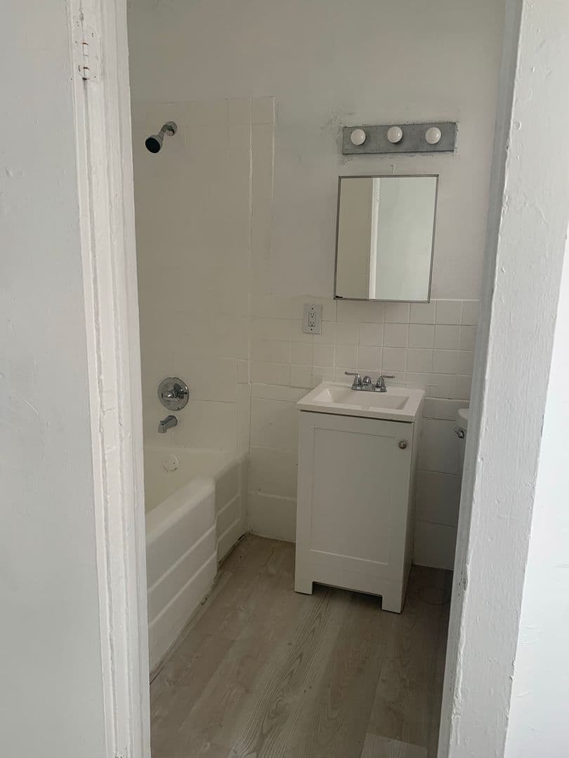 Miami Beach Apartment: 744 Jefferson Avenue