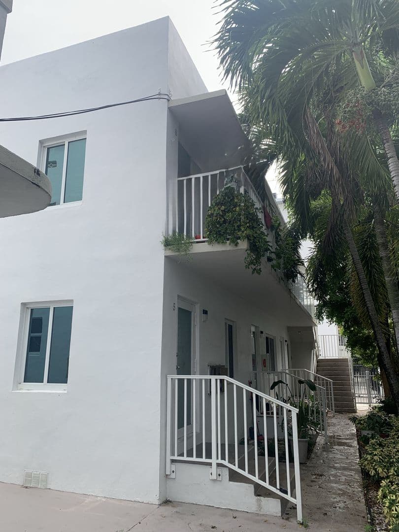 Miami Beach Apartment: 911 Michigan Avenue