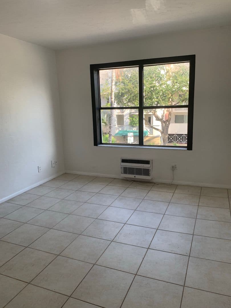 Miami Beach Apartment: 1006 8th Street