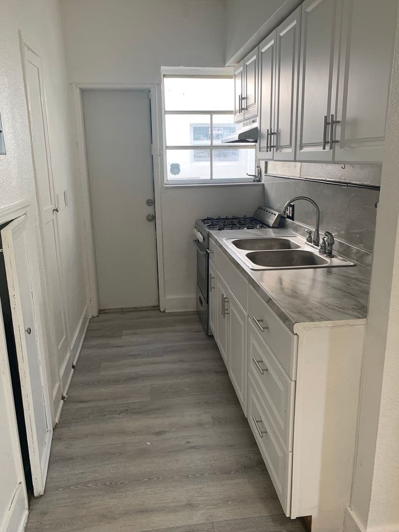 Miami Beach Apartment: 1110 Euclid Avenue