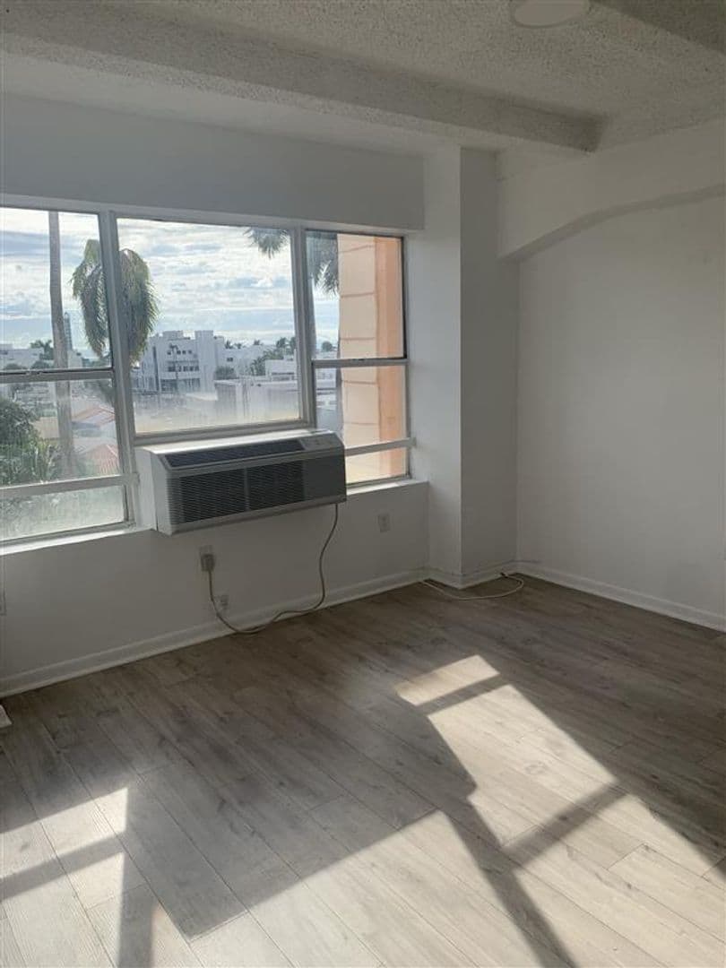 Miami Beach Apartment: 800 Washington Ave