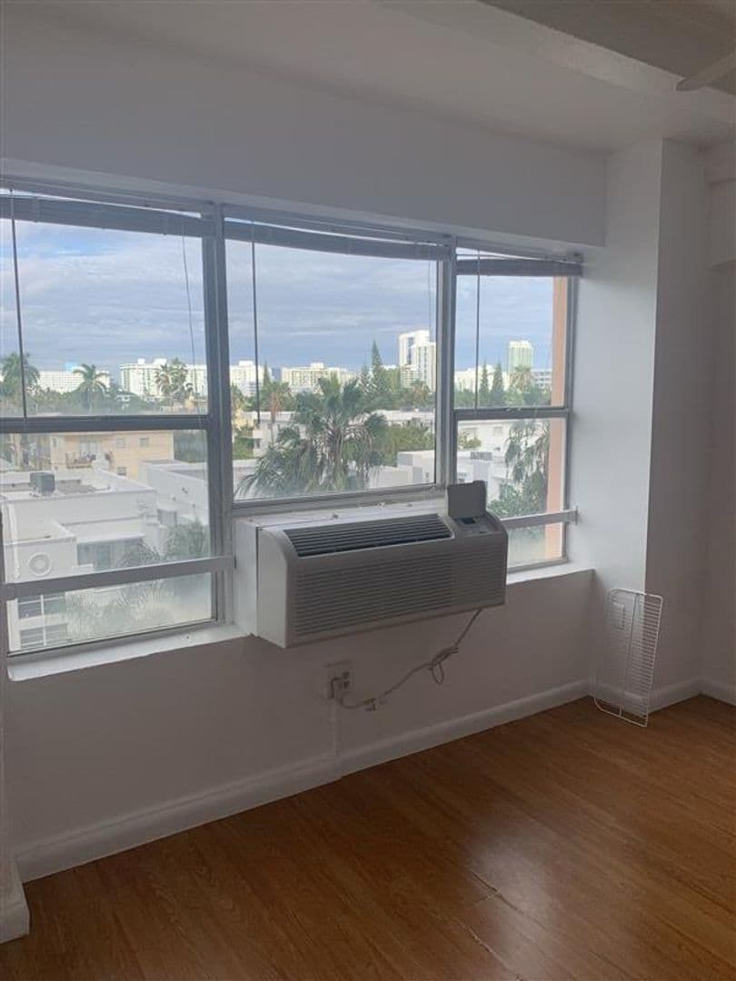 Miami Beach Apartment: 800 Washington Ave