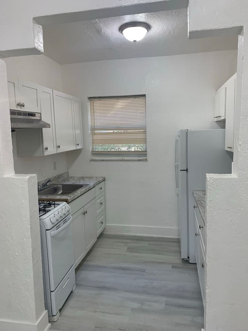Miami Beach Apartment: 631-635-639 13th St