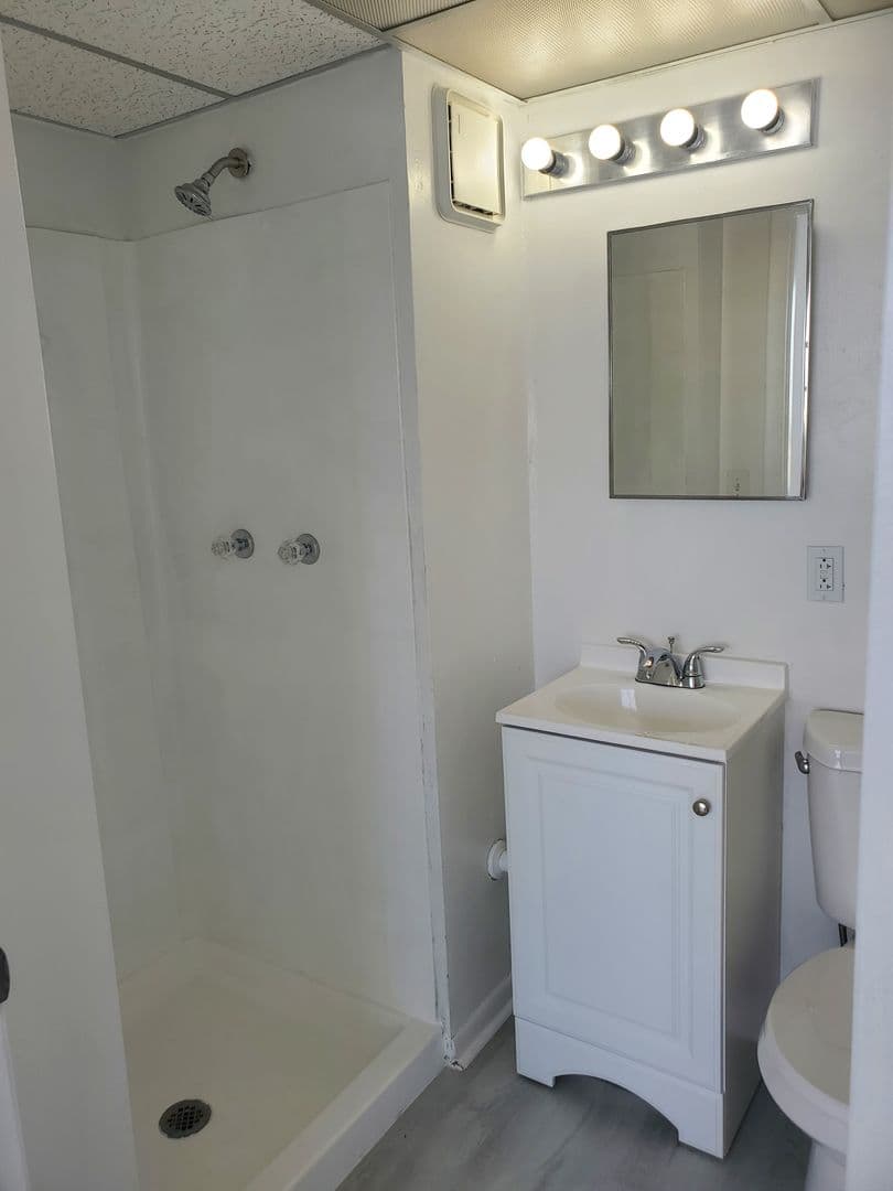 Miami Beach Apartment: 800 Washington Ave