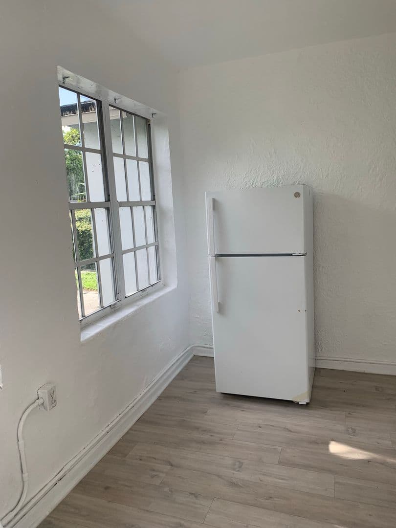 Miami Beach Apartment: 744 Jefferson Avenue