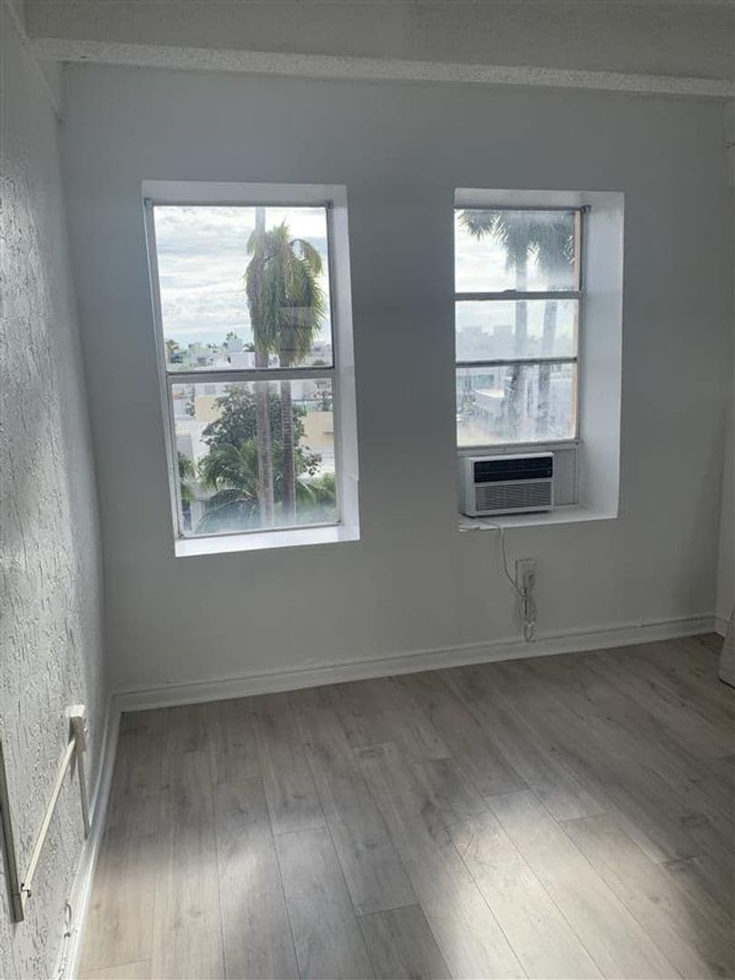 Miami Beach Apartment: 800 Washington Ave