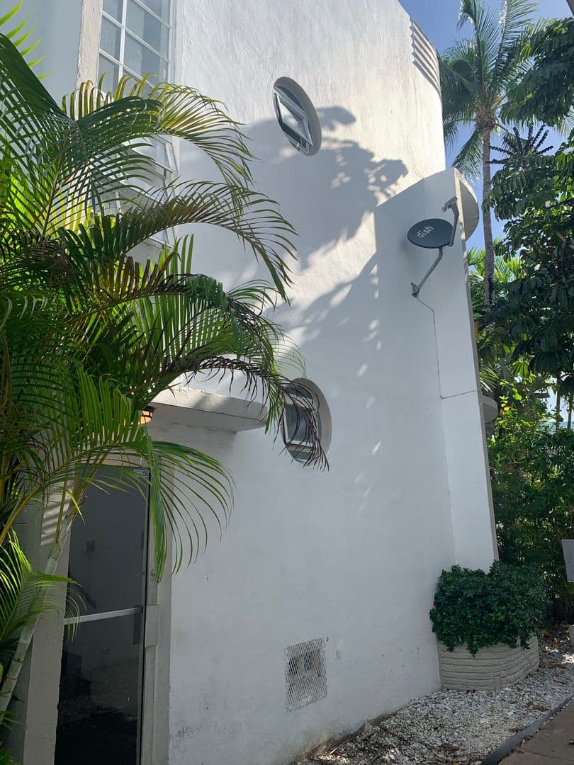 Miami Beach Apartment: 1114 Euclid Avenue