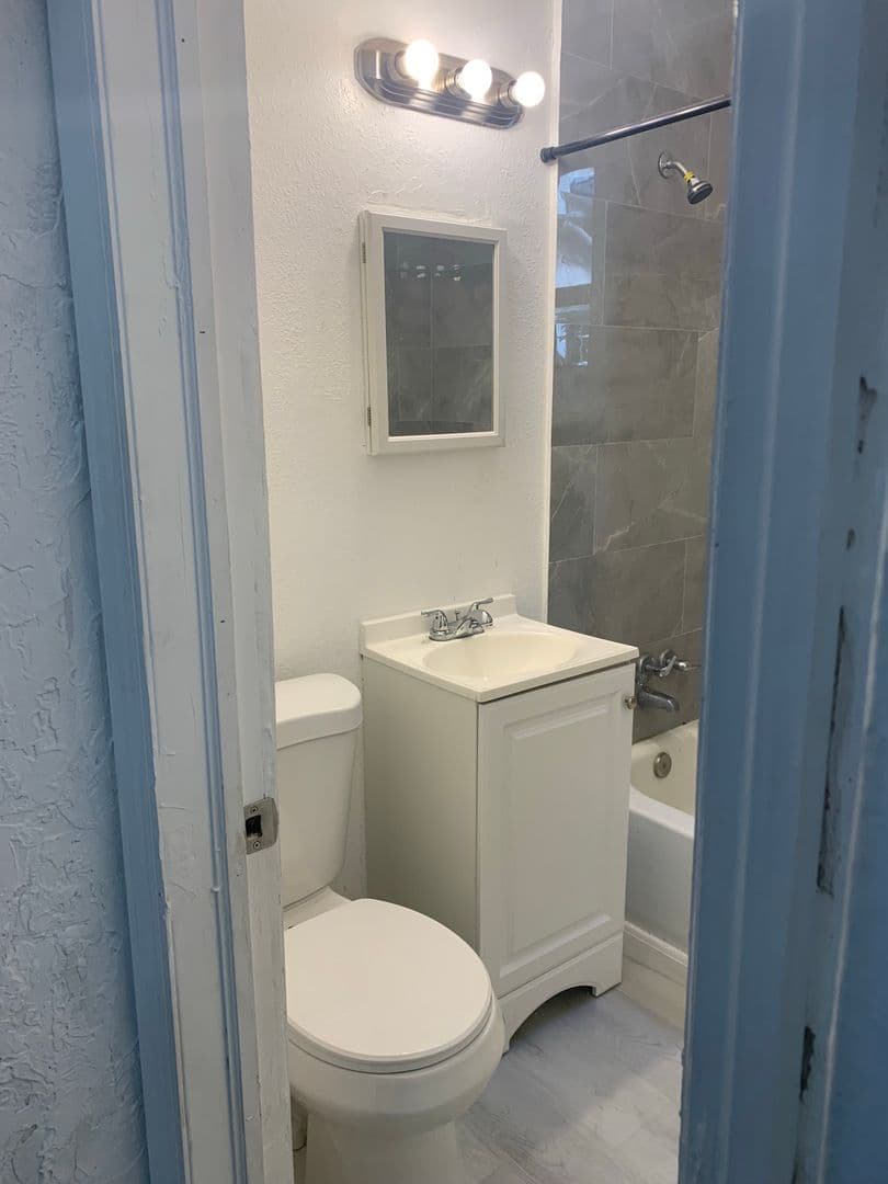Miami Beach Apartment: 631-635-639 13th St