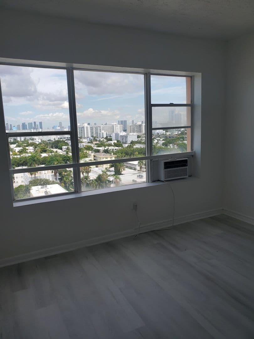 Miami Beach Apartment: 800 Washington Ave