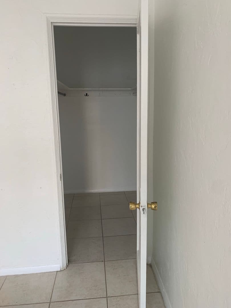 Miami Beach Apartment: 1006 8th Street